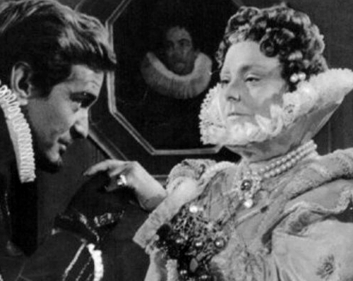 Irene Worth as Queen Elizabeth I