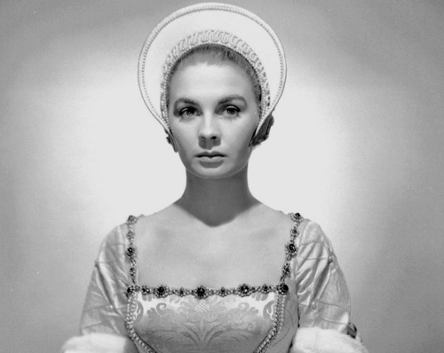 Jean Simmons as Queen Elizabeth I