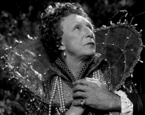 Judith Anderson as Queen Elizabeth I