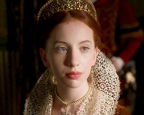Laoise Murray as Queen Elizabeth I